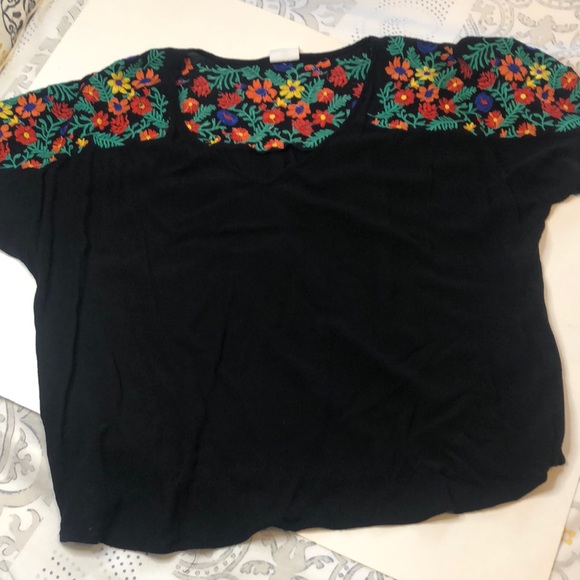 By Together Tops - Black blouse with beautiful embroidered print 🌺
